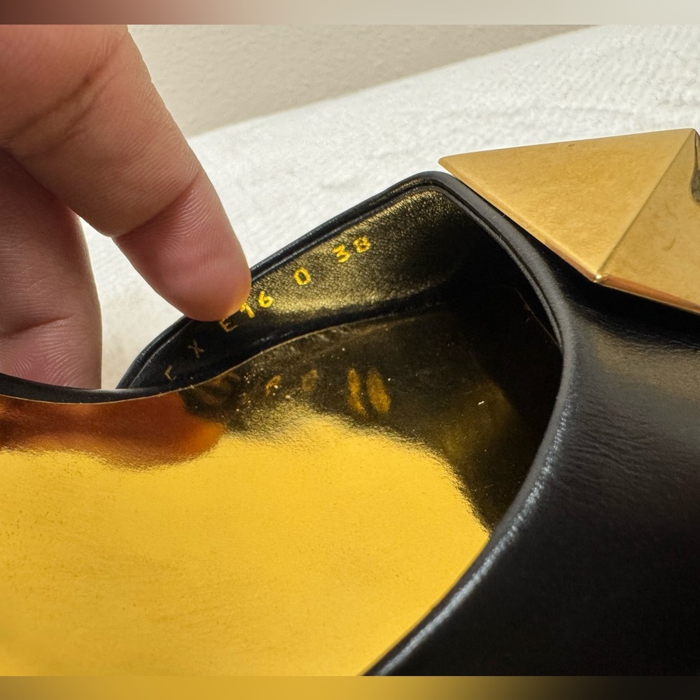 Valentino Garavani - One Stud 90 Leather Sandals - women’s Size 38 - US 8 - Picture 12 of 15